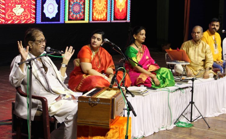 सूर आणि संगीताच्या साथीने उलगडल्या लतादीदींच्या आठवणी