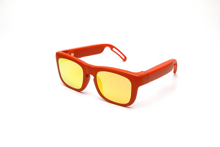 टायटन आय प्लसचे स्कायफ्लाय म्यूट्रिक्स स्मार्ट आयवेअरसोबत स्मार्ट आयवेअरमध्ये पदार्पण