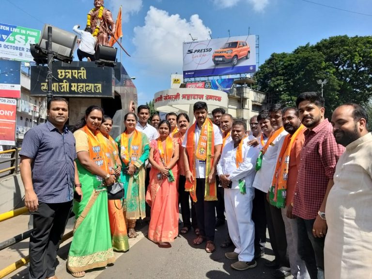 छत्रपती संभाजी महाराज यांच्या डेक्कन येथील पुतळ्याला अभिवादन करून सिद्धार्थ शिरोळे यांच्या प्रचाराला सुरुवात