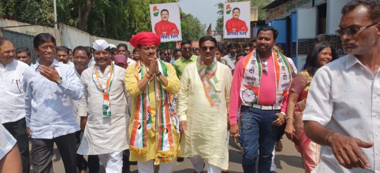 महात्मा फुलेंची पगडी घालूनच कॉंग्रेस उमेदवार अरविंद शिंदे यांच्या पदयात्रांना प्रारंभ