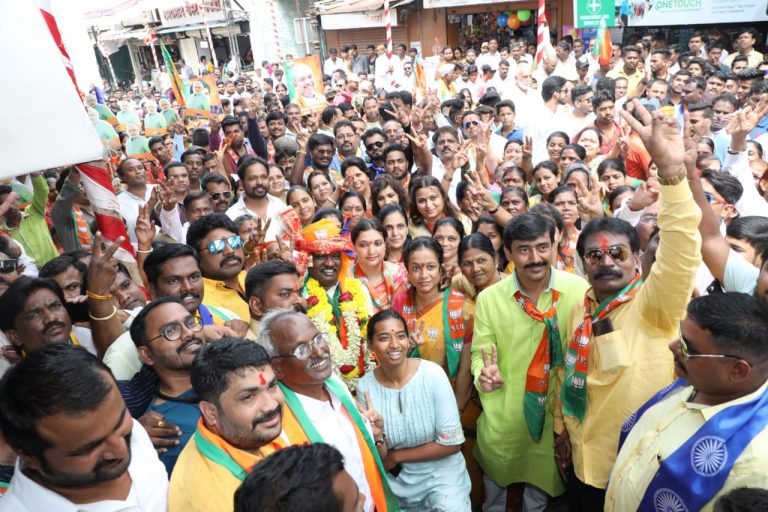 शक्तीप्रदर्शन करत सुनील कांबळे यांचा उमेदवारी अर्ज दाखल