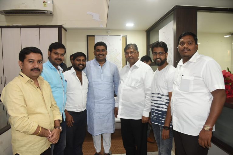 विजयानंतर ही कोथरूड मध्ये भेटी गाठी  सुरुच  …