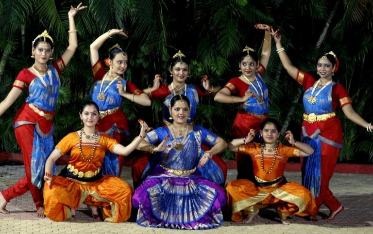 भरतनाट्यम सादरीकरणाद्वारे उलगडली नवदुर्गेची कथा…