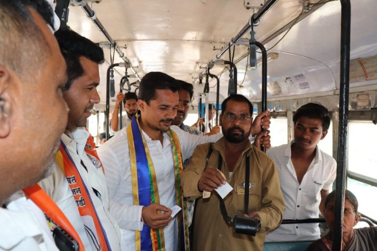 पीएमपीएमएल बसमध्ये फिरत केला प्रचार …