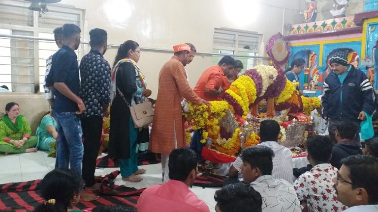 श्री स्वामी समर्थांची  पुणे ते अक्कलकोट पायी पालखीचे उत्साहात प्रस्थान
