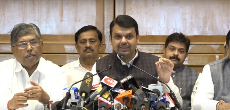 अडीच वर्षे मुख्यमंत्री पद वाटपाचा विषय कधीच माझ्यासमोर झाला नाही-मुख्यमंत्री देवेंद्र फडणवीसांनी राज्यपालांकडे सोपवला राजीनामा