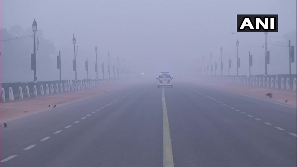 दिल्लीत रेकॉर्डब्रेक थंडी २.४ डिग्री सेल्सिअस किमान तापमानाची नोंद
