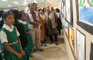 अहिल्यादेवी शाळेतील राजा रविवर्मा आर्ट गॅलरीत विद्यार्थिनींच्या चित्रांचे प्रदर्शन