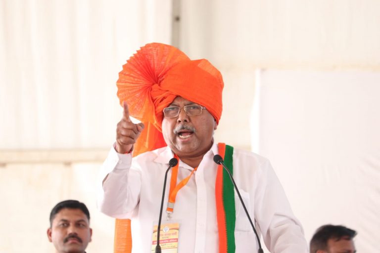 मंदिरांसाठी पॅकेज द्या, गुरव समाजाला मदत करा