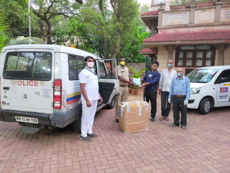 आ. चंद्रकांतदादा पाटील यांच्या माध्यमातून पुण्यात २० हजार मास्कचे वाटप