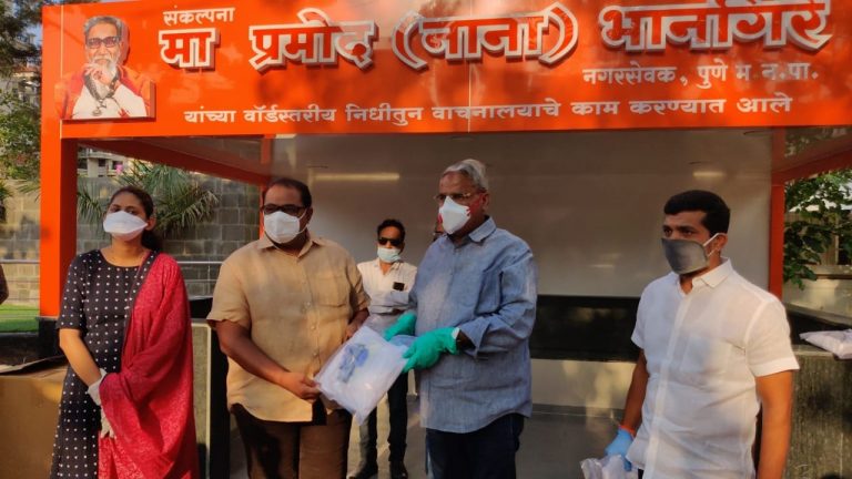 नगरसेवक नाना भानगिरे यांच्यावतीने डॉक्टरांना पीपीई किटचे वाटप