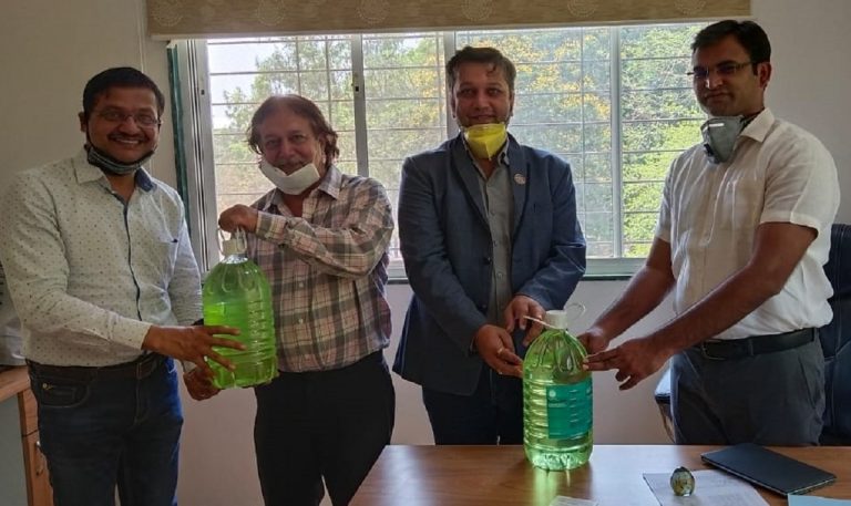 ‘आयसीएआय’कडून पोलिसांना ५५० बॉटल्स सॅनिटायझर