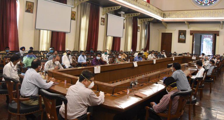 कोरोनाच्या पार्श्वभूमीवर केंद्रिय पथकाने साधला लोकप्रतिनिधींशी संवाद