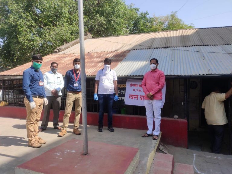 नगरसेवक दिलीप वेडेपाटील यांच्या पाठपूराव्याला यश  -महापालिकेच्या शाळेत सुरु झाले रेशनचे दुकान (व्हिडीओ)