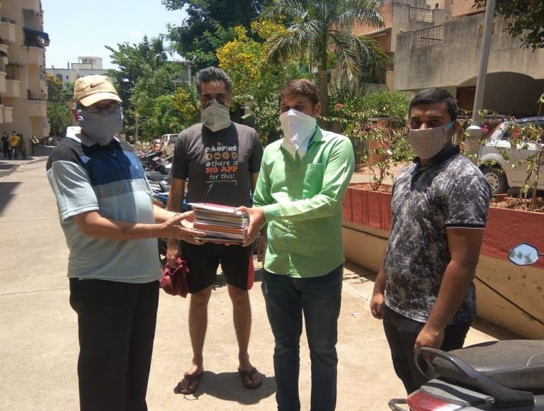 कोथरुड मधील सोसायट्यांमध्ये पुस्तकांचे वाटप,वाचन संस्कृती वाढीस लागण्यासाठी  आ. चंद्रकांतदादा पाटील यांचा पुढाकार