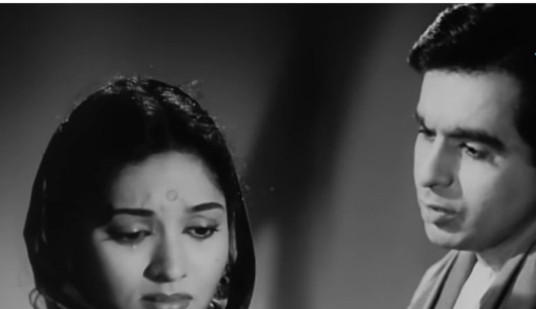 वो ना आयेंगे पलटकर जिन्हे लाख हम बुलाये…..