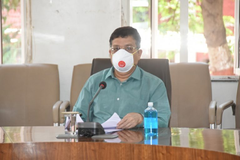 कोरोनाची लक्षणे आढळून येणाऱ्या नागरिकांनी आरोग्य तपासणी करुन घ्यावी  विभागीय आयुक्त डॉ. दीपक म्हैसेकर यांचे आवाहन