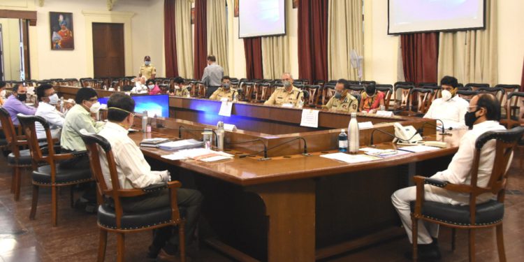 पुणे कंटेंटमेंट परिसरात टाळेबंदीचे निर्बंध कडक राबवा – उपमुख्यमंत्री