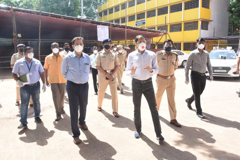 विभागीय आयुक्त डॉ. दीपक म्हैसेकर यांनी केली ताडीवाला रोड येथील प्रतिबंधित क्षेत्राची पाहणी