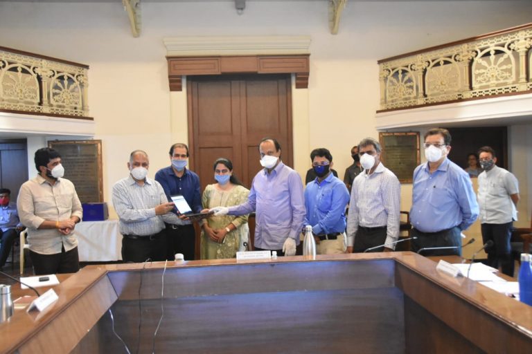 उपमुख्यमंत्री अजित पवार यांच्या हस्ते कोविड केयर सॉप्टवेअरचे प्रकाशन