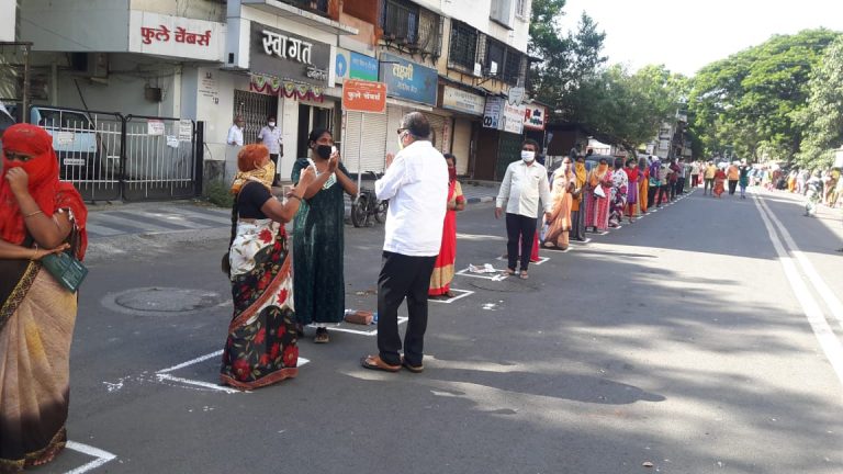 शिवदर्शन मध्ये महापालिकेच्या अन्नधान्याचे किट वाटप