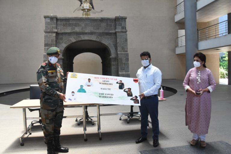 भारतीय सैन्यदलाकडून जिल्हाधिकारी नवल किशोर राम यांचा सत्कार