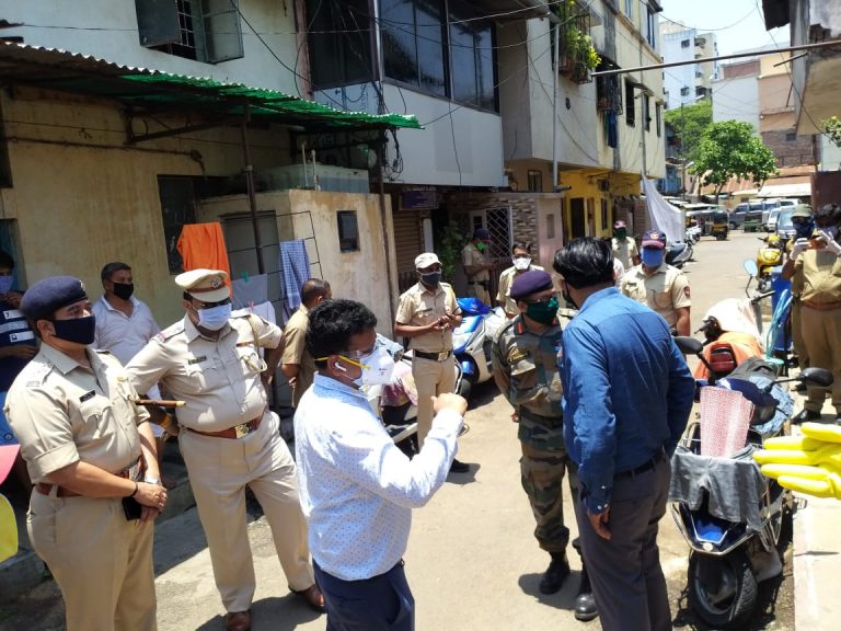 प्रतिबंधित क्षेत्रातील व्यक्ती आरोग्य तपासणीतून सुटणार नाही याची दक्षता घ्यावी-जिल्हाधिकारी