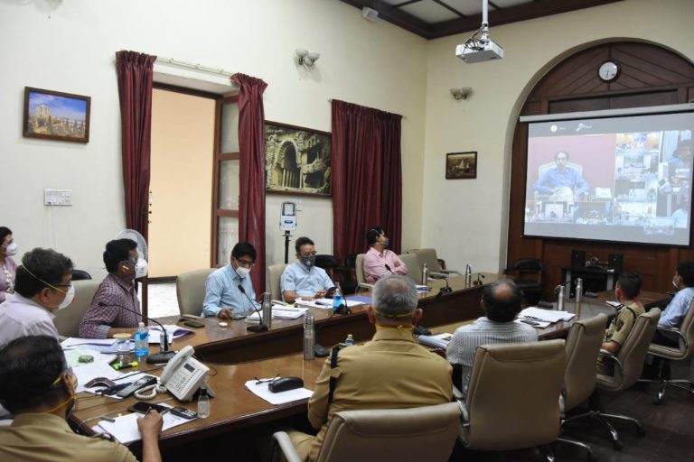 मुख्यमंत्री उद्धव ठाकरे यांनी घेतला व्हीडीओ कॉन्फरन्सिंगद्वारे पुणे विभागाचा आढावा