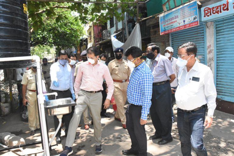 केंद्रीय पथकाकडून ताडीवाला रोड येथील प्रतिबंधित क्षेत्राची पहाणी