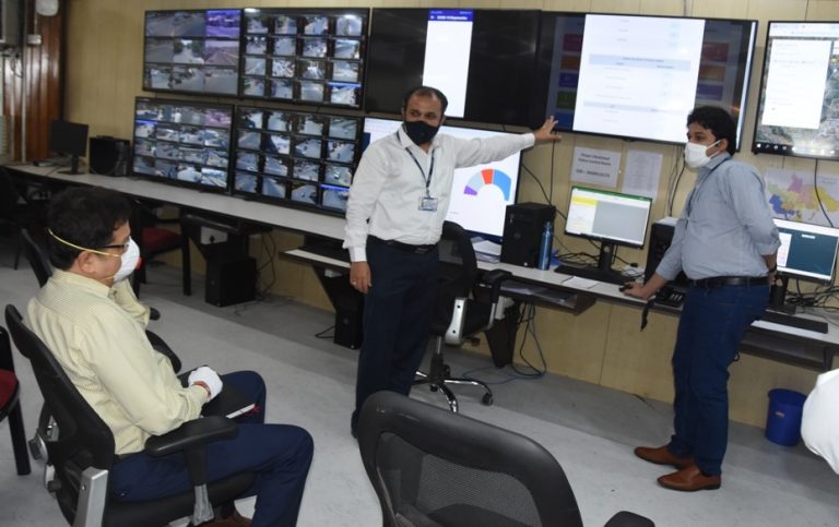 पिंपरी चिंचवड महापालिकेच्या ‘कोविड 19 वॉर रुम’ च्या कामकाजाचे विभागीय आयुक्त डॉ. म्हैसेकर यांनी केले कौतुक