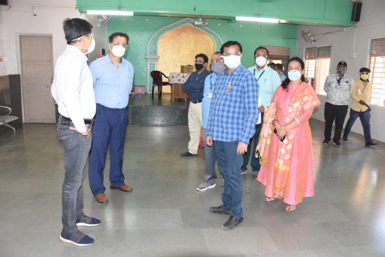 विभागीय आयुक्त डॉ. म्हैसेकर व सौरभ राव यांनी केली भवानी पेठ व रामोशी गेट येथील कंटेन्मेंट क्षेत्राची पाहणी