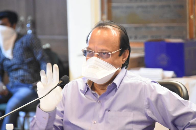 खाजगी हॉस्पिटलचे ८० टक्के बेड ताब्यात घ्या  -उपमुख्यमंत्री अजित पवार