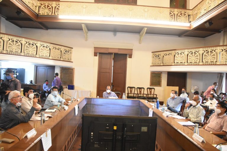 उपमुख्यमंत्री अजित पवार यांच्याकडून कोरोना प्रतिबंध उपाययोजनांचा आढावा