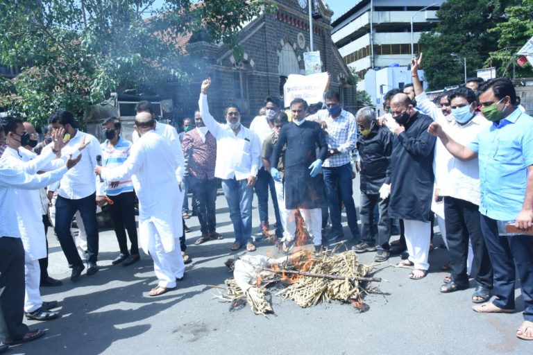 भाजप आमदार गोपीचंद पडळकर यांच्या विरोधात राष्ट्रवादी कॉंग्रेसचे  आंदोलन