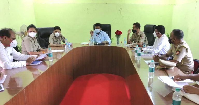 जिल्हाधिकारी नवल किशोर राम व जिल्हा पोलीस अधीक्षक संदीप पाटील यांनी केली दौंड येथील प्रतिबंधित क्षेत्राची पाहणी