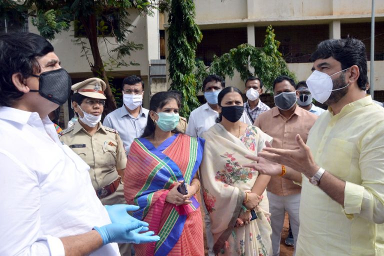 केळेवाडीच्या राउत दवाखान्यात स्वॅब कलेक्शन चालू करा- रिपोर्ट येईपर्यंत कोणाला घरी सोडू नका -महापौर