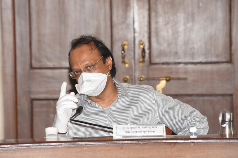 कोरोना रुग्णांवर उपचारात हलगर्जीपणा करणाऱ्या रुग्णालयांवर कारवाई करा -उपमुख्यमंत्री अजित पवार