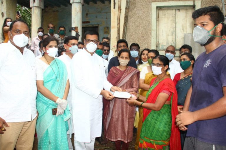 चक्रीवादळग्रस्तांसाठी शासकीय मदतीच्या वाटपाला गती द्या – महसूलमंत्री बाळासाहेब थोरात