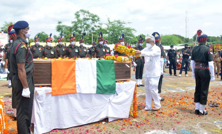 शहीद जवान सचिन मोरे यांच्यावर शासकीय इतमामात अंत्यसंस्कार