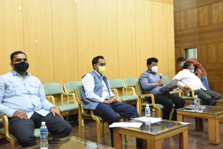 समन्वयाने काम करुन हवेली तालुक्यातील कोरोनाचा रुग्णदर कमी करुया जिल्हाधिकारी नवल किशोर राम