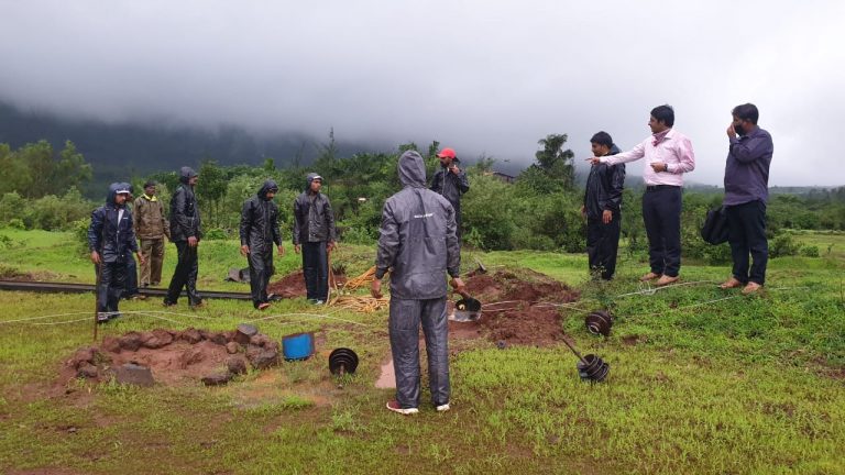 तब्बल 49 खांबांची वीजयंत्रणा उभारून अतिदुर्गम तैलबैला गावात लखलखाट