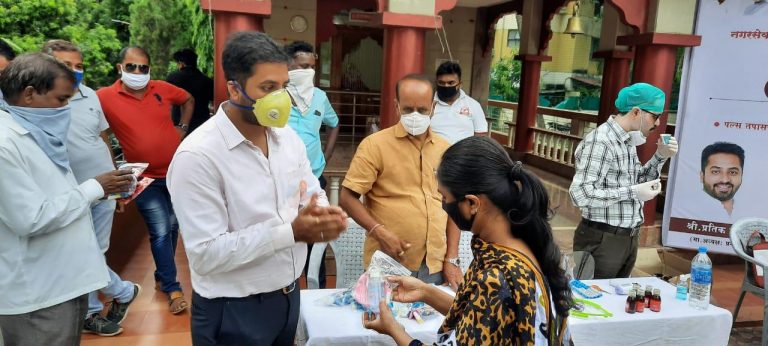 नागरी आरोग्य तपासणीसाठी कदम परिवार कात्रजकरांच्या दारोदारी