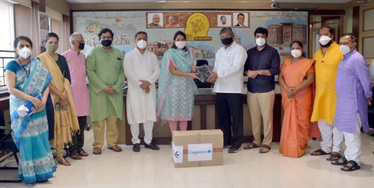 ‘आर्ट ऑफ लिव्हिंग’ च्या वतीने पुणे महानगरपालिकेला वैद्यकिय मदत!