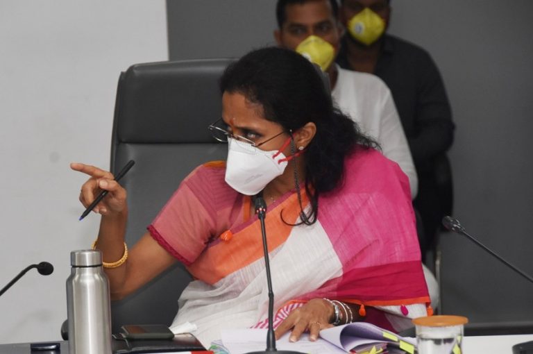 प्रलंबित विकासकामे लवकरात लवकर पूर्ण करा-खासदार सुप्रिया सुळे