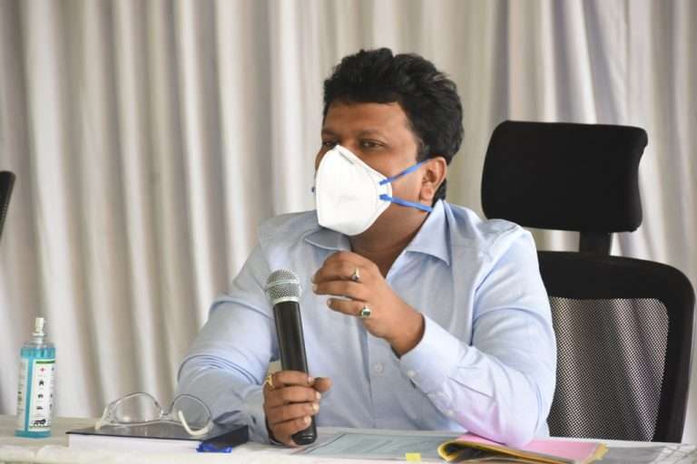 मांजरी गाव शंभर टक्के कोरोनामुक्त करण्यावर भर द्या -जिल्हाधिकारी नवल किशोर राम