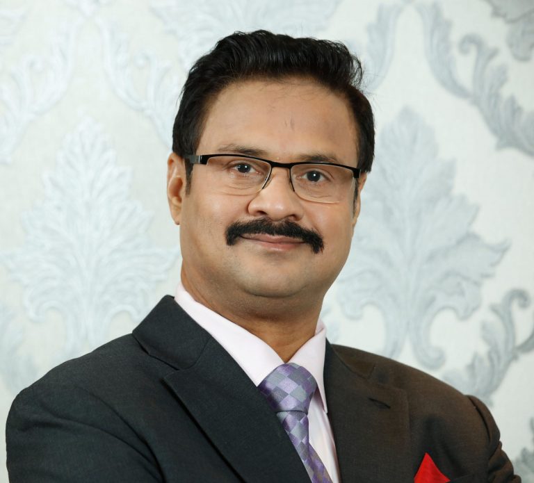 विमान दुर्घटनेतील मृतांच्या वारसांना मसालाकिंग डॉ. धनंजय दातार २० लाख रुपयांचा निधी देणार