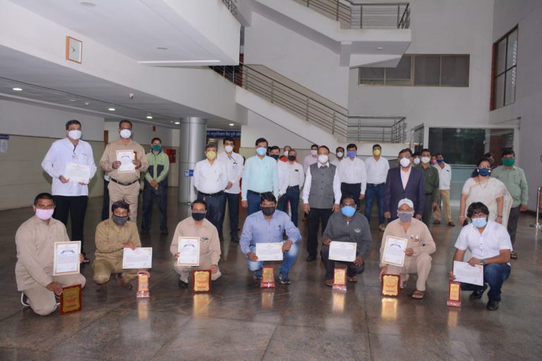 पुणे प्रादेशिक विभागातील वीजयोद्धांसह उत्कष्ट उपकेंद्र, डिजिटल कार्यालयांचा गौरव