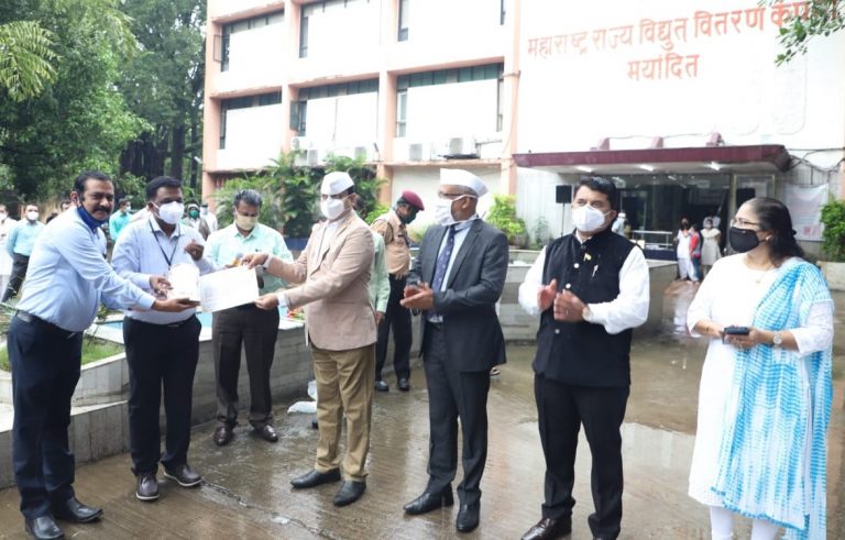 उत्कृष्ट कामगिरी करणाऱ्या महावितरणच्या 54 जनमित्रांचा गौरव