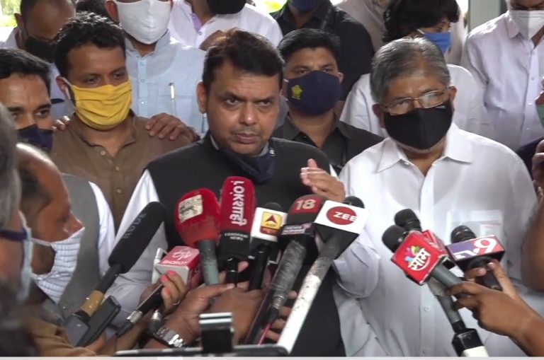 अखेर बाणेर ला आल्यावर राज्य सरकारवर साधला देवेंद्रांनी निशाना (व्हिडीओ)