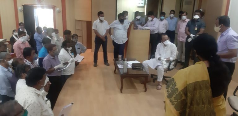 कोरोना बाधित रूग्णांना वैद्यकीय सुविधा तत्काळ मिळाल्या पाहिजेत – उपमुख्यमंत्री अजित पवार